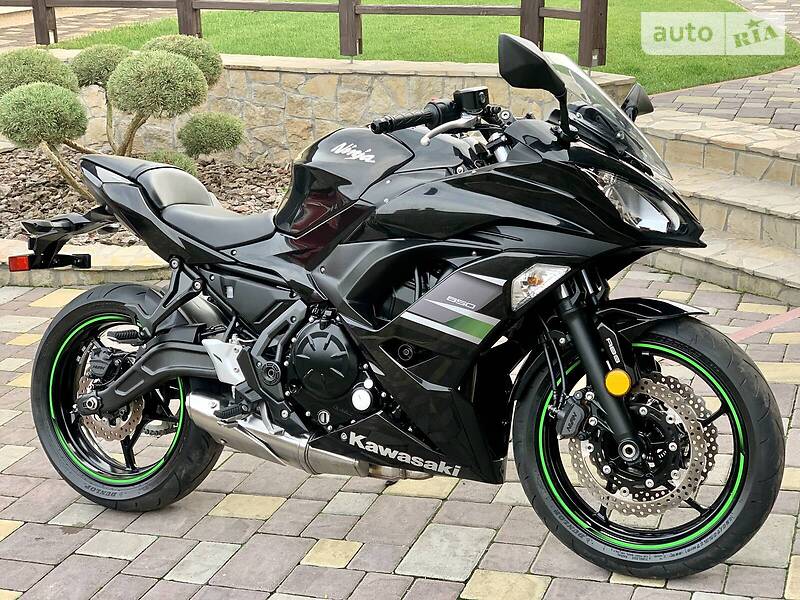 Головне фото звіту автомобіля KAWASAKI NINJA EX650E 2019
