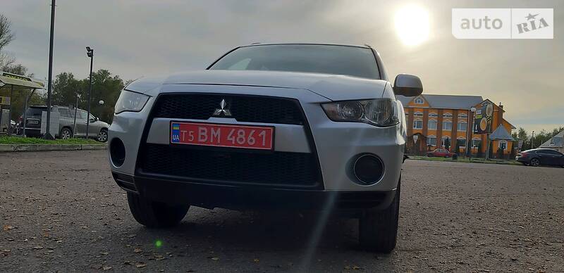 MITSUBISHI OUTLANDER 2011