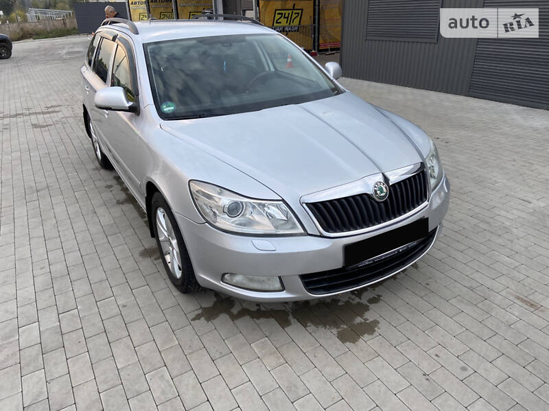 Головне фото звіту автомобіля SKODA OCTAVIA 2012
