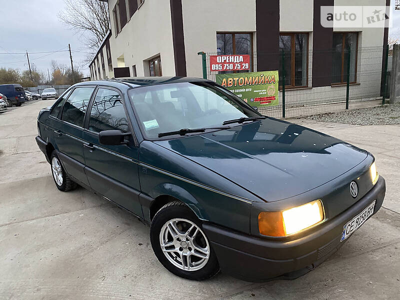 VOLKSWAGEN PASSAT 1990