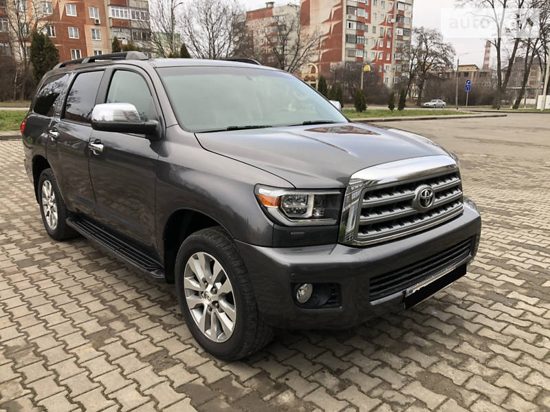 TOYOTA SEQUOIA 2010