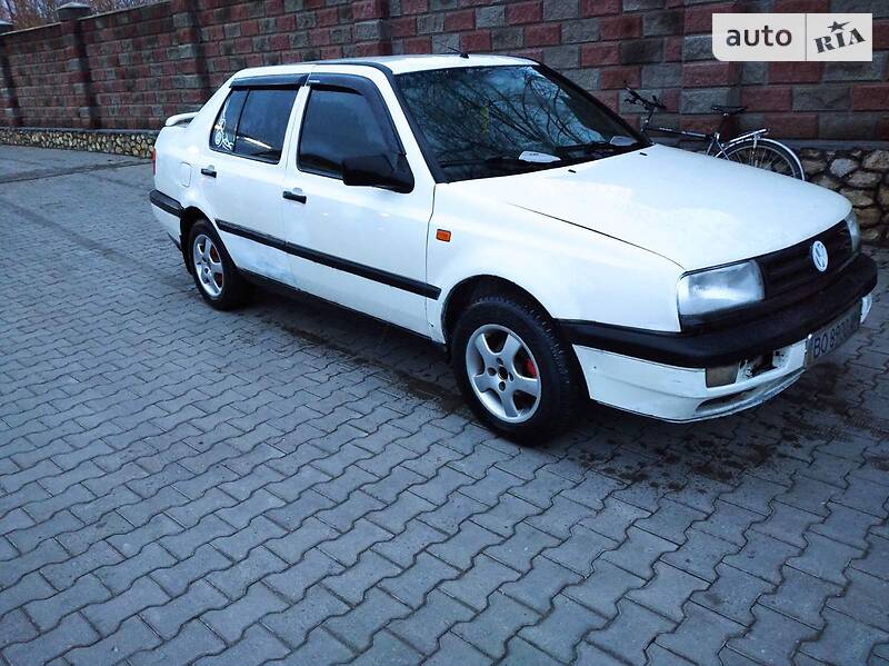 VOLKSWAGEN VENTO 1992