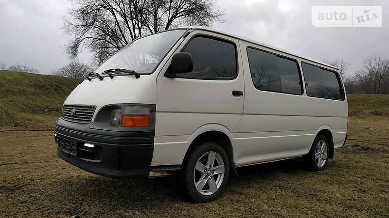 TOYOTA HI ACE 2004