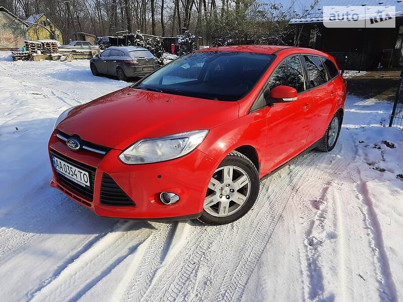 Головне фото звіту автомобіля FORD FOCUS 2013