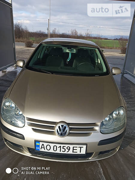 VOLKSWAGEN GOLF 2004