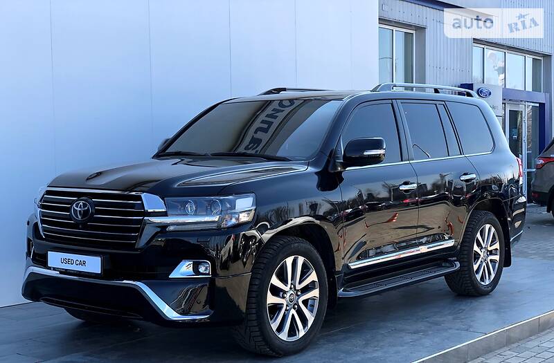 Головне фото звіту автомобіля TOYOTA LAND CRUISER 200 2017