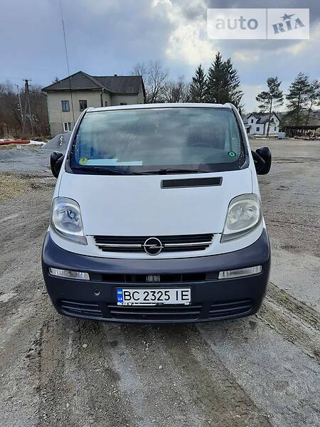 OPEL VIVARO 2002