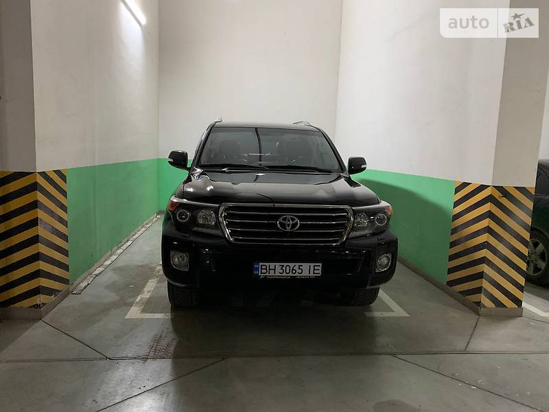 TOYOTA LAND CRUISER 200 2015