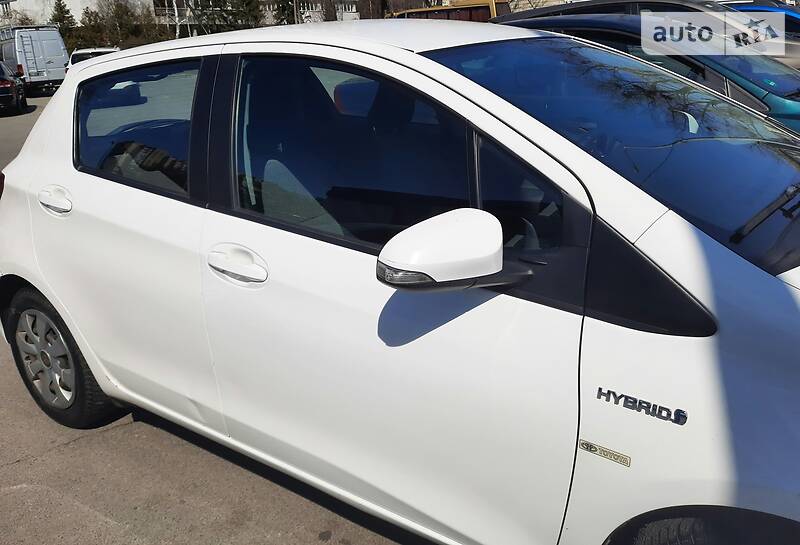 TOYOTA YARIS HYBRID 2014
