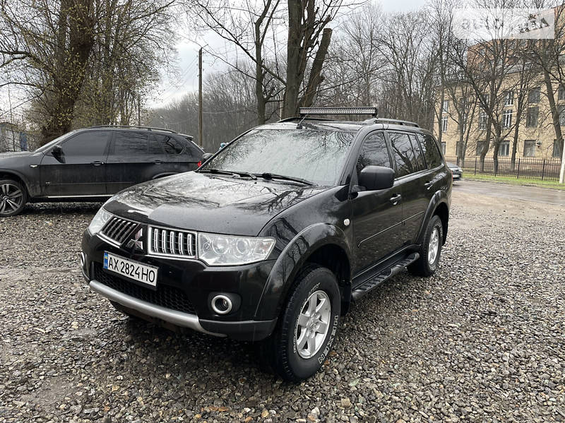 MITSUBISHI PAJERO SPORT 2011