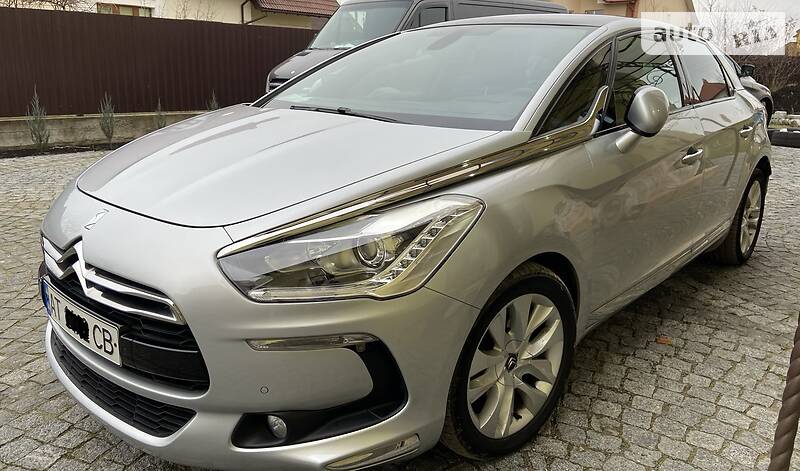 Головне фото звіту автомобіля CITROEN DS5 2013