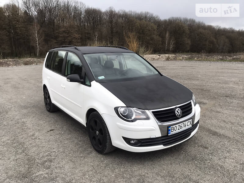 VOLKSWAGEN TOURAN 2009