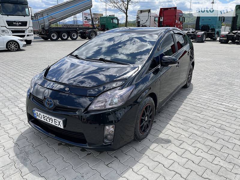 TOYOTA PRIUS 2011