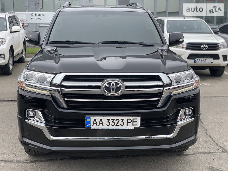 TOYOTA LAND CRUISER 200 2019