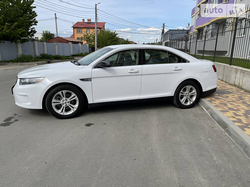FORD TAURUS 2017