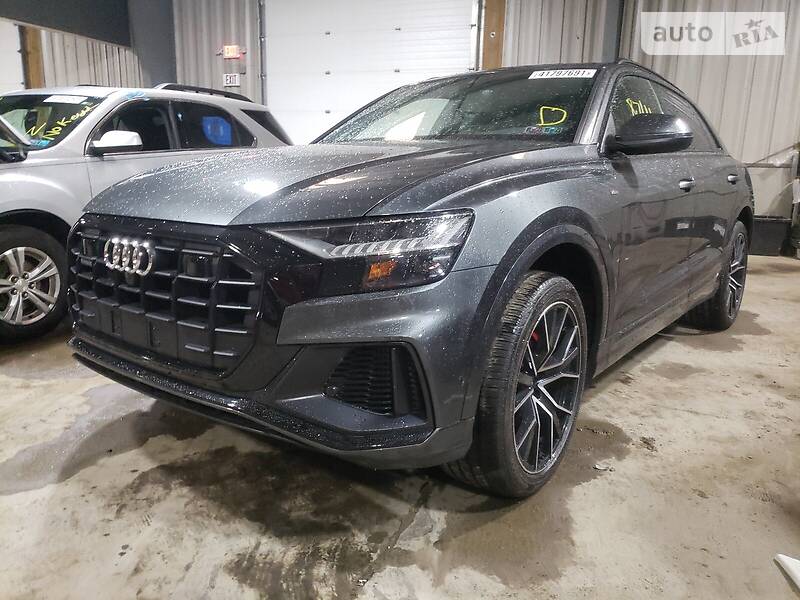 AUDI Q8 2020