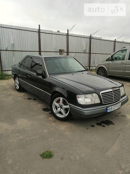 MERCEDES-BENZ E 200 1993