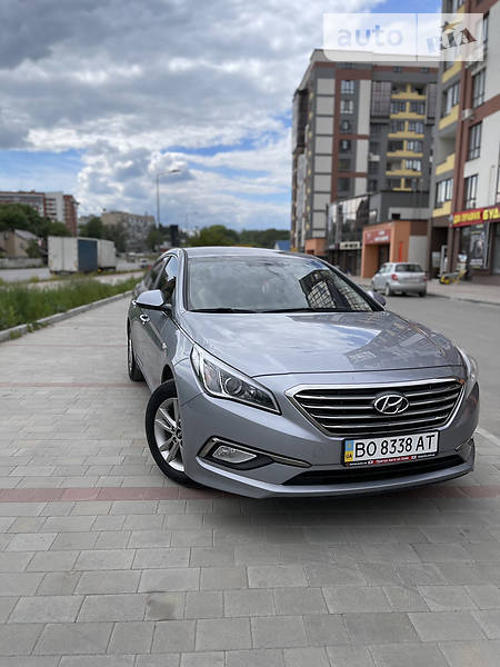 Головне фото звіту автомобіля HYUNDAI SONATA 2016