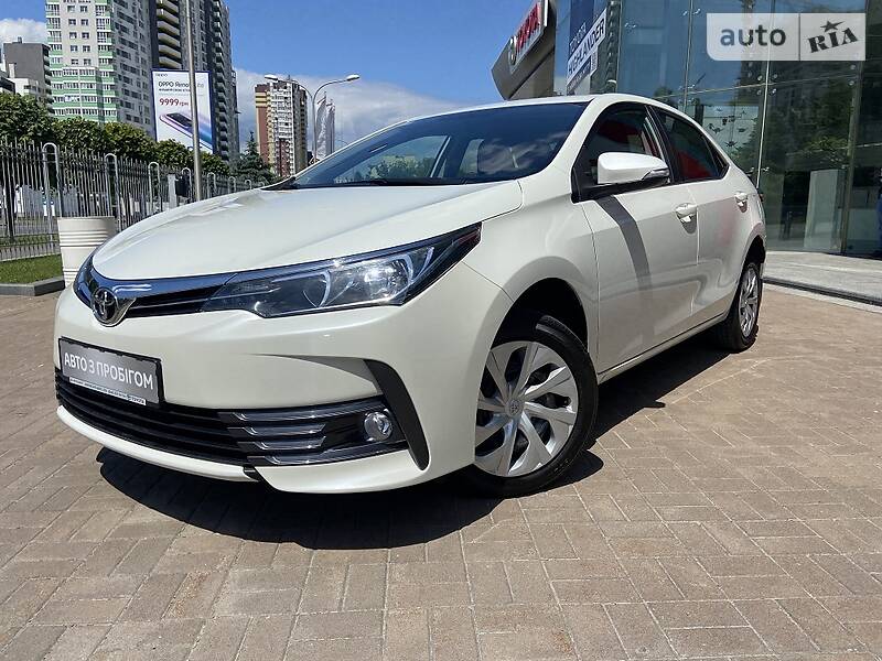 Головне фото звіту автомобіля TOYOTA COROLLA 2016