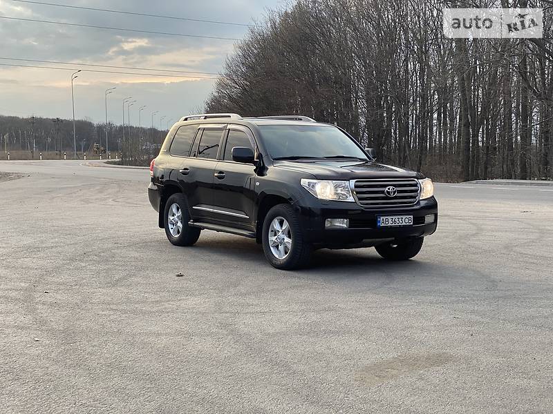 Головне фото звіту автомобіля TOYOTA LAND CRUISER 200 2011