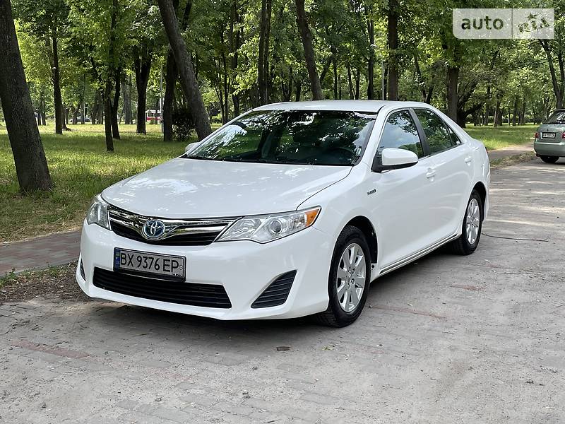 Toyota Camry HYBRID 2013