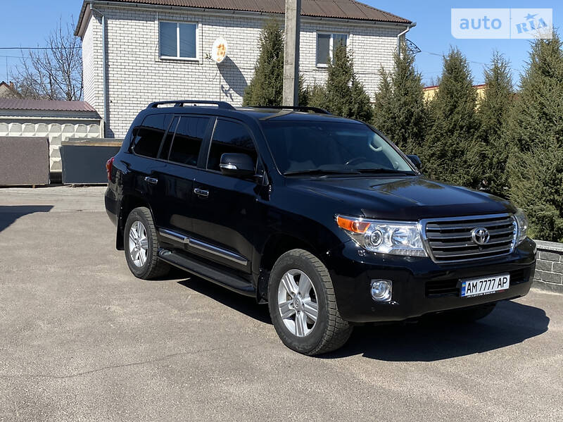 TOYOTA LAND CRUISER 200 2015