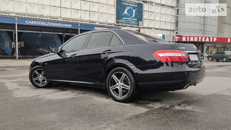 Головне фото звіту автомобіля MERCEDES-BENZ E 200 2011