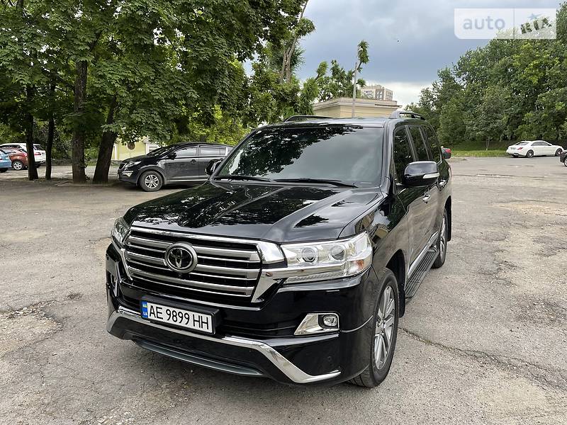 Головне фото звіту автомобіля TOYOTA LAND CRUISER 200 2017