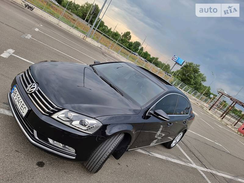 VOLKSWAGEN PASSAT 2012