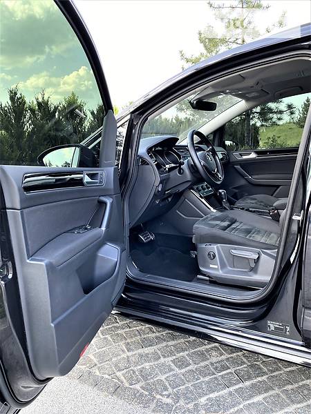 VOLKSWAGEN TOURAN 2016