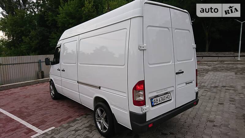 MERCEDES-BENZ 311 D 2000
