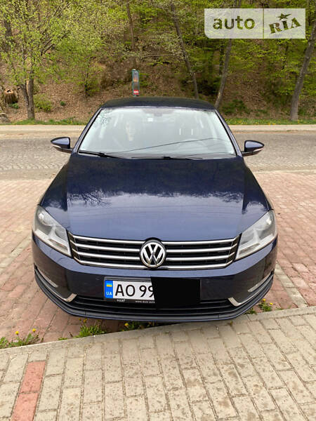 VOLKSWAGEN PASSAT 2011