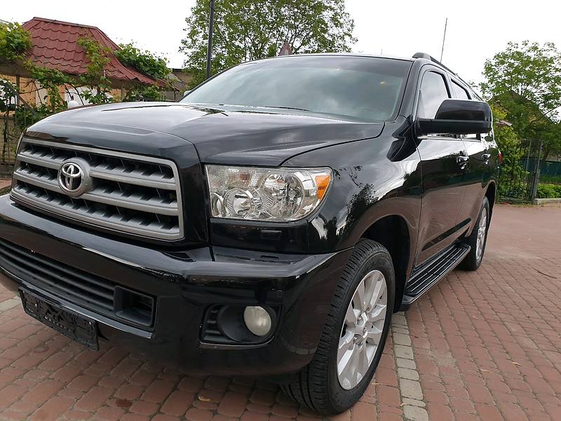 TOYOTA SEQUOIA 2010