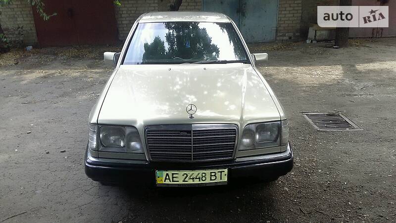 MERCEDES-BENZ 250 D 1995