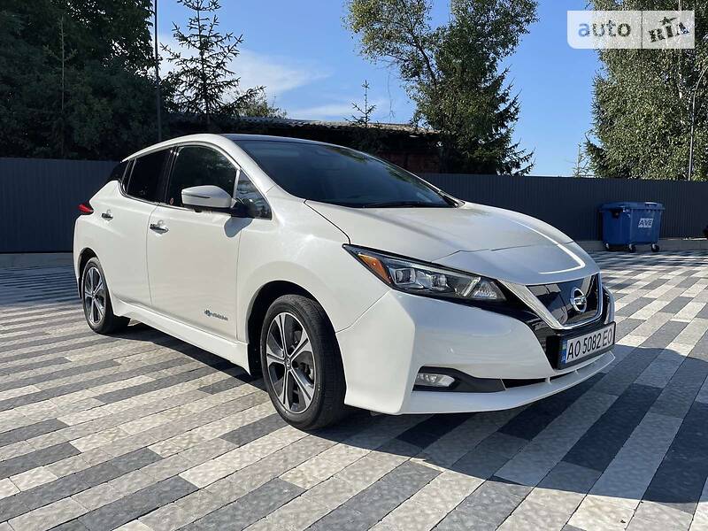 Головне фото звіту автомобіля NISSAN LEAF 2018