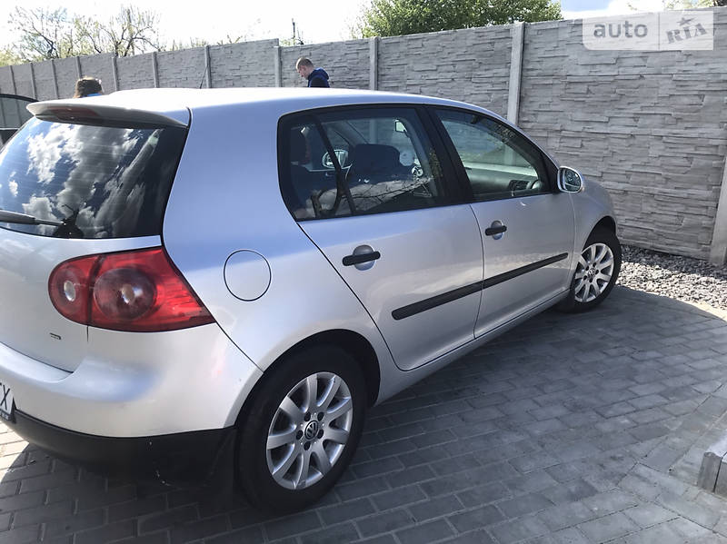 VOLKSWAGEN GOLF 2004