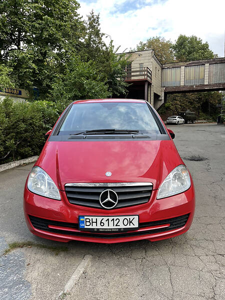MERCEDES-BENZ A 180 2011