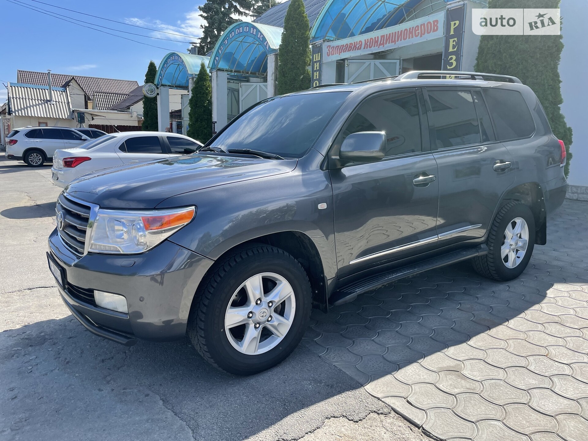 TOYOTA LAND CRUISER