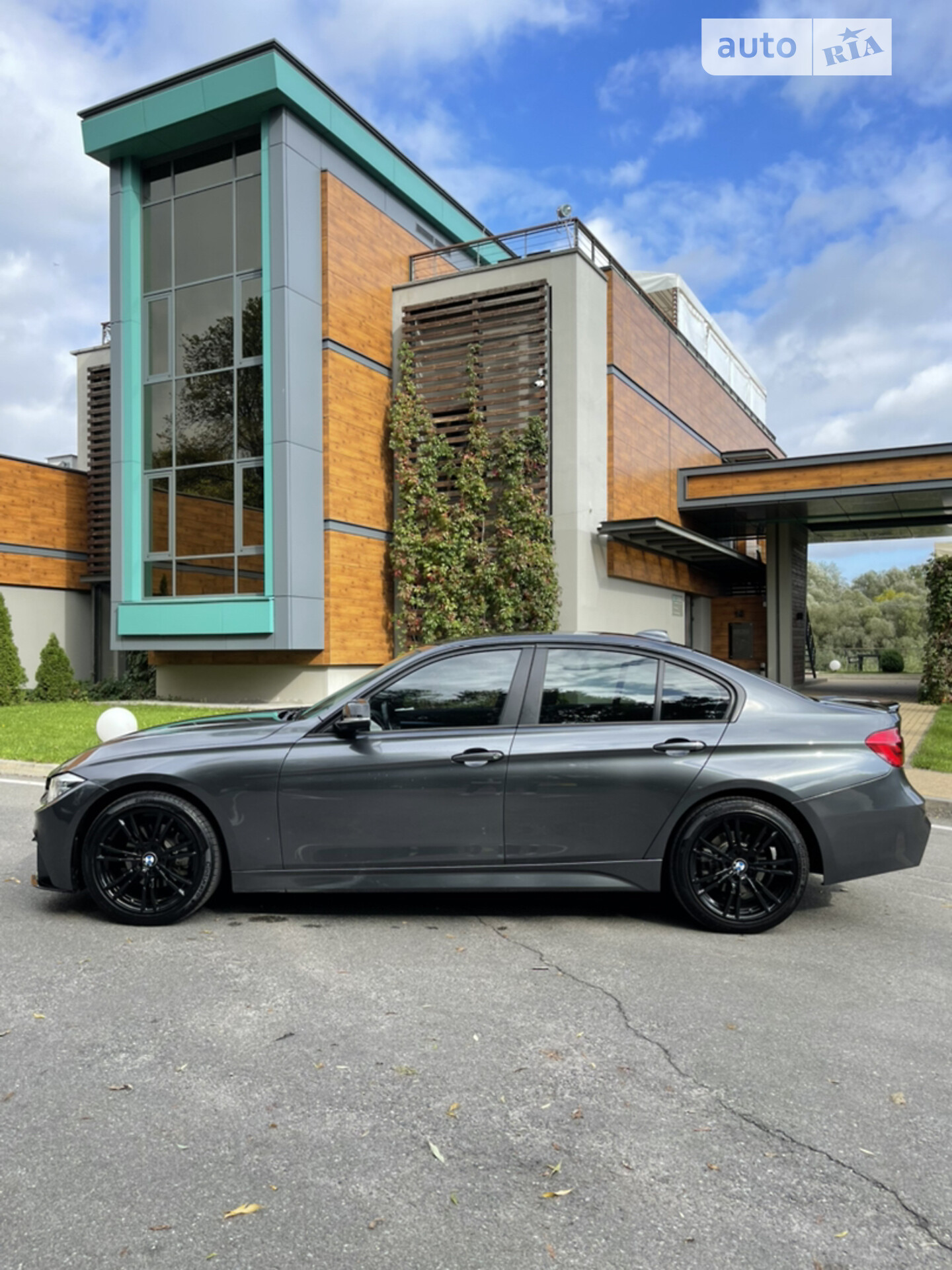 BMW 320ХI 2016
