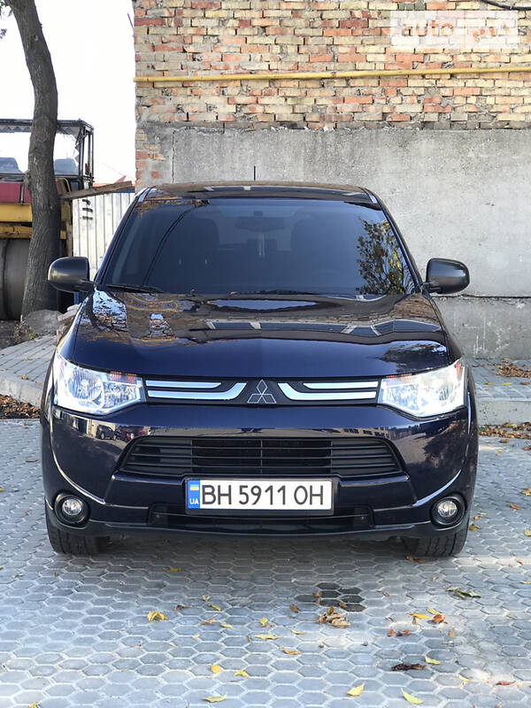 MITSUBISHI OUTLANDER 2013