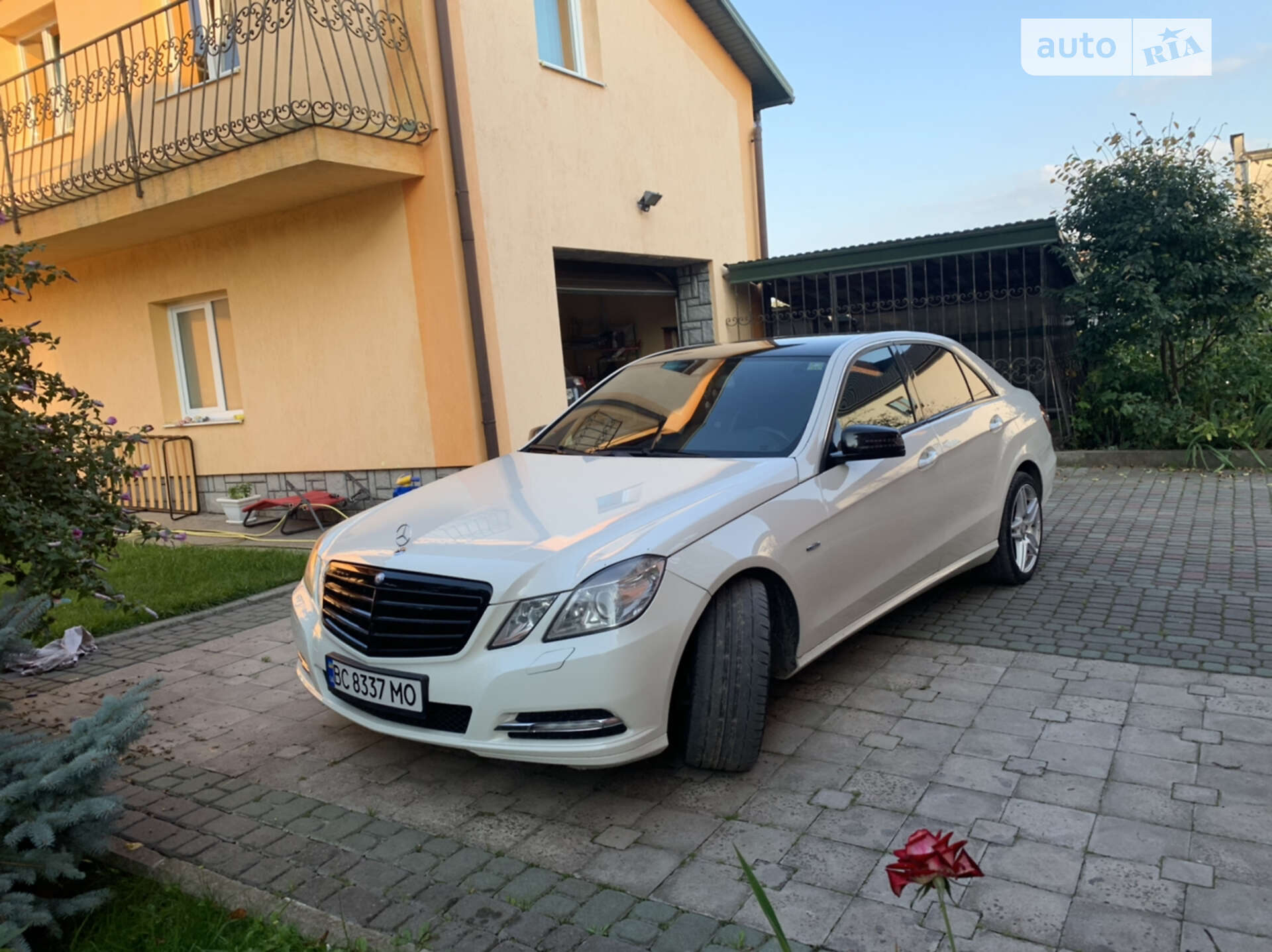 MERCEDES-BENZ E 200 2012