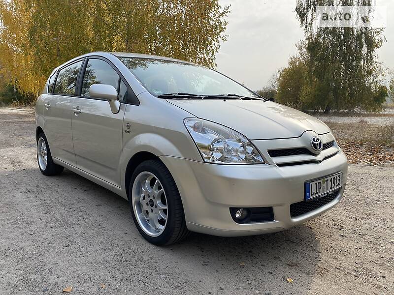 TOYOTA COROLLA VERSO 2005