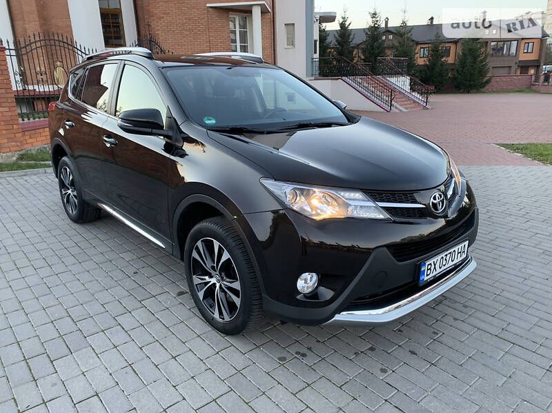 Головне фото звіту автомобіля TOYOTA RAV4 2015