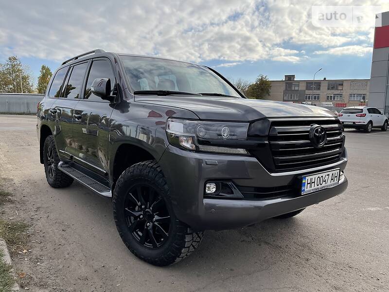 Головне фото звіту автомобіля TOYOTA LAND CRUISER 200 2018