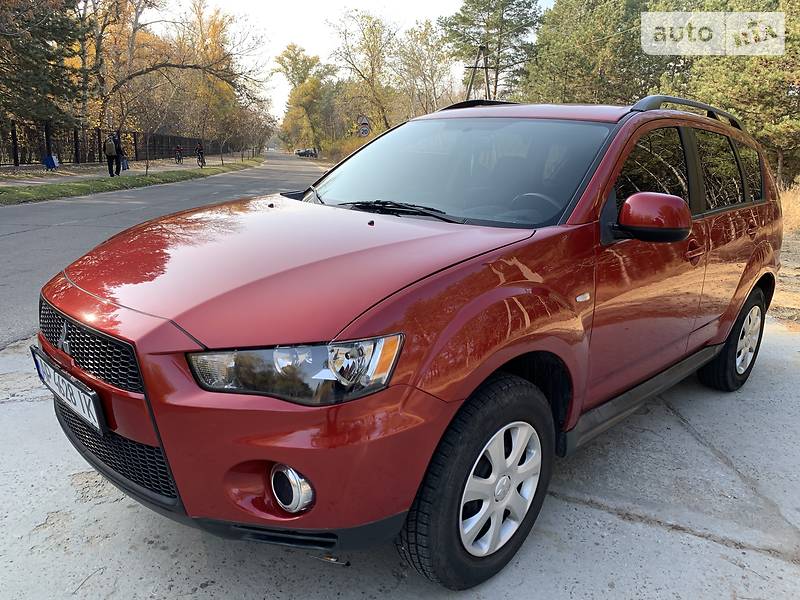 MITSUBISHI OUTLANDER 2011