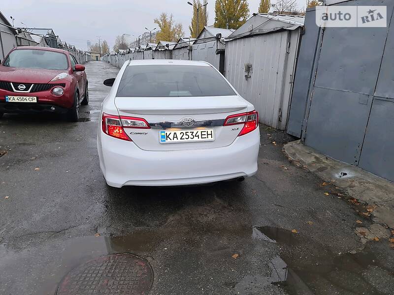TOYOTA CAMRY
