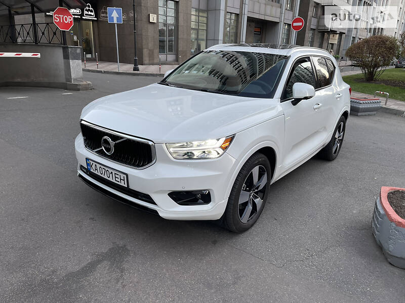 VOLVO XC40 2020