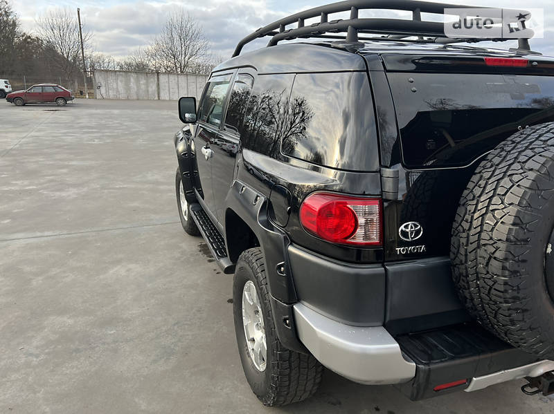 TOYOTA FJ CRUISER 2010