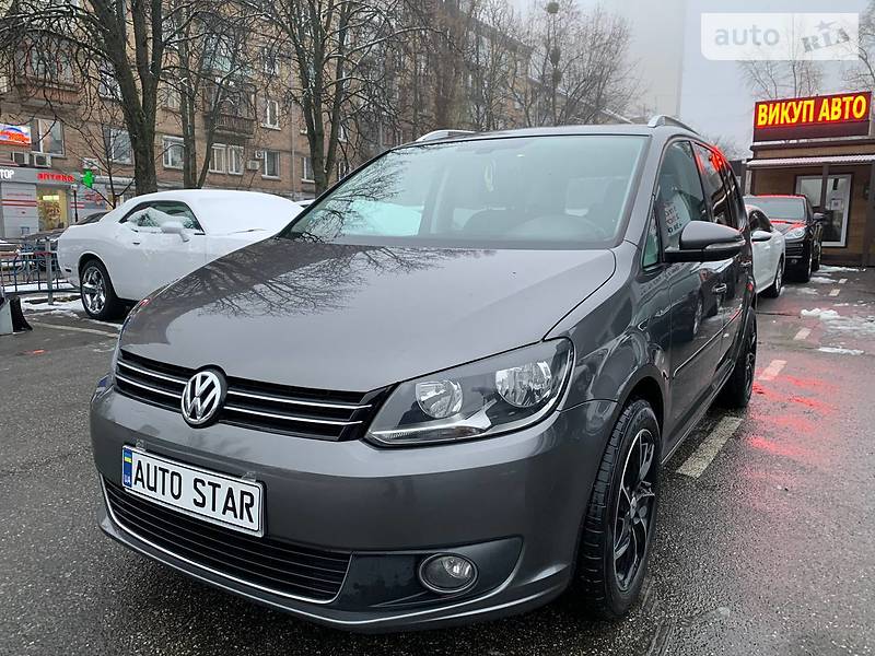 VOLKSWAGEN TOURAN 2011