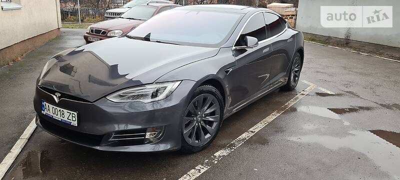 Головне фото звіту автомобіля TESLA MODEL S 2018